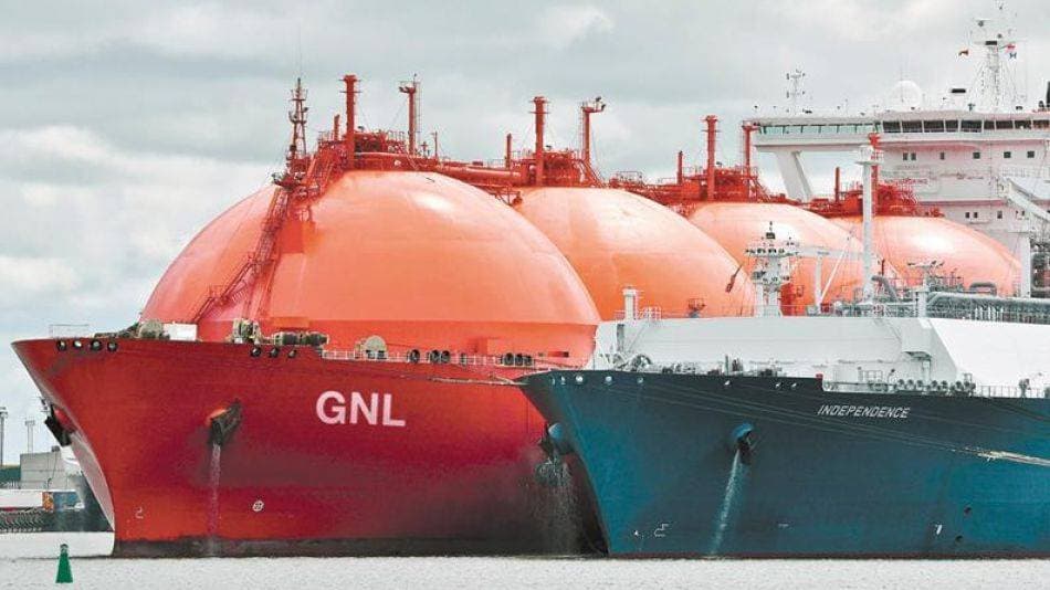 Llegan los primeros barcos de GNL para hacerle frente al frío