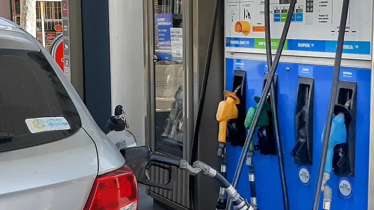 YPF inaugura desde la medianoche la venta de nafta más barata con el 5% de descuento