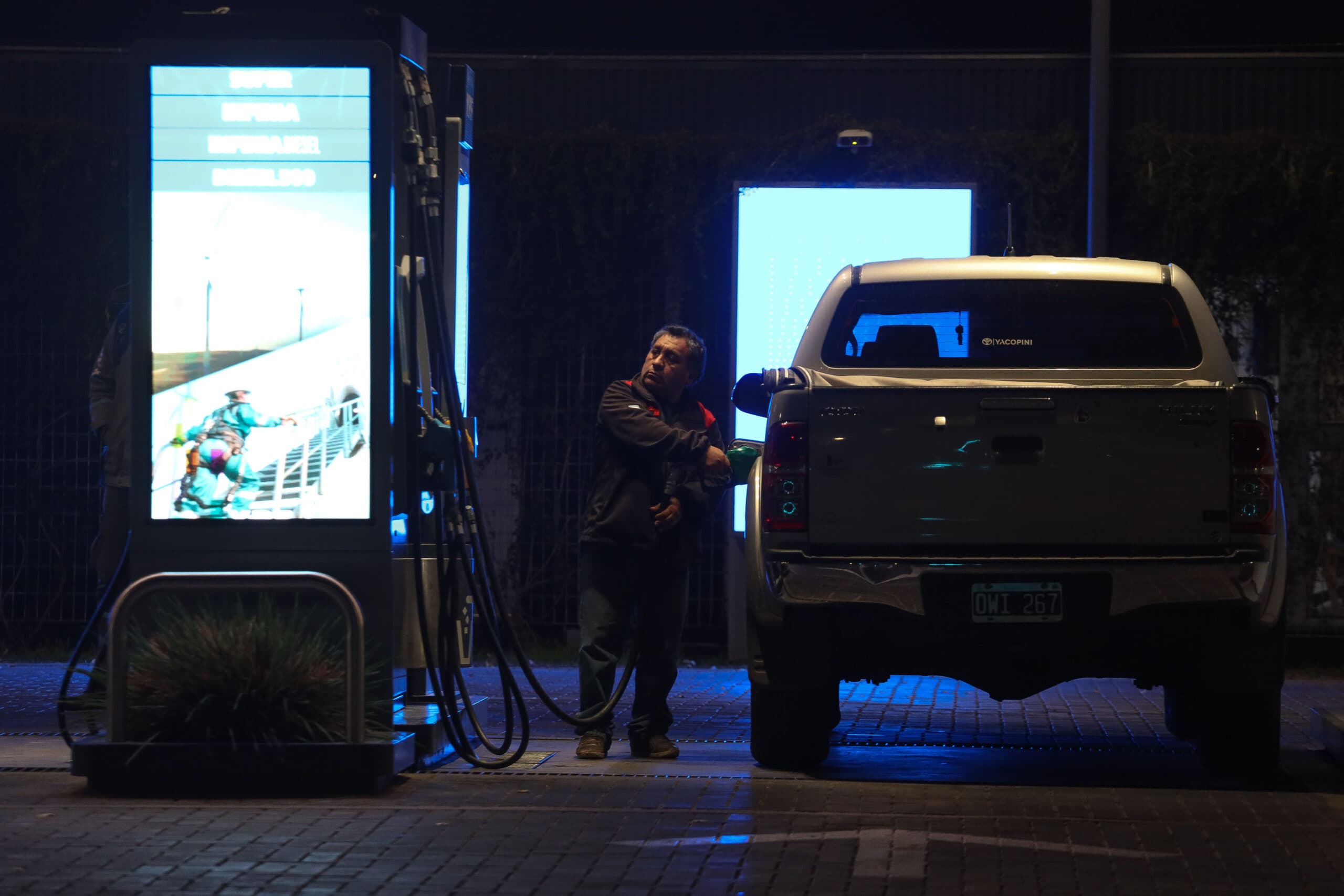 Este 1 de julio YPF arrancó la venta de nafta más barata  en la madrugada en estaciones autodespacho