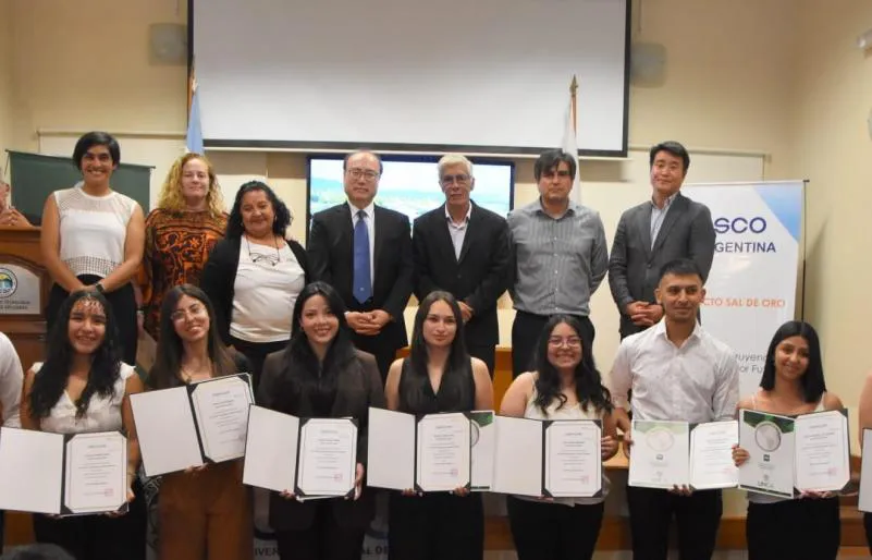 Diez universitarios de Catamarca recibieron Becas POSCO 2025 para formación minera y científica
