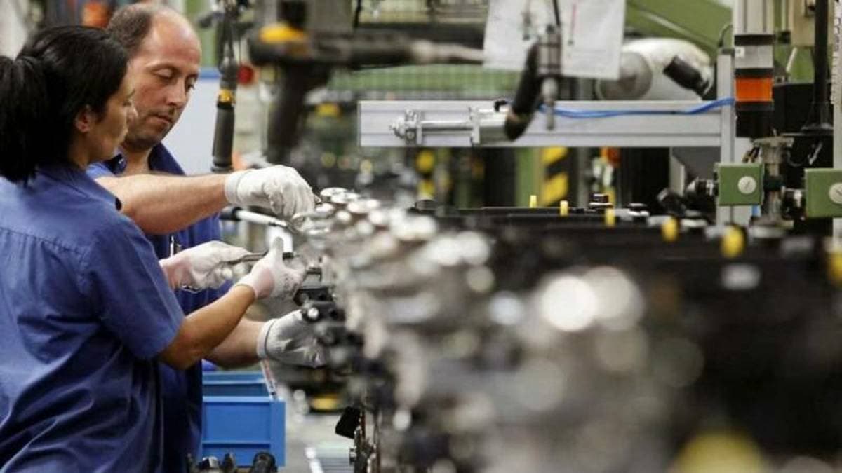 La actividad industrial cayó en junio y acumuló un retroceso del 3% en el semestre