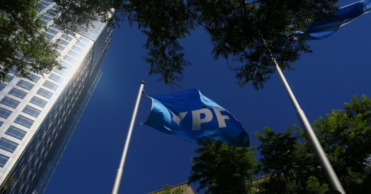 YPF desdoblará sus acciones en una relación de 10 a 1 desde agosto