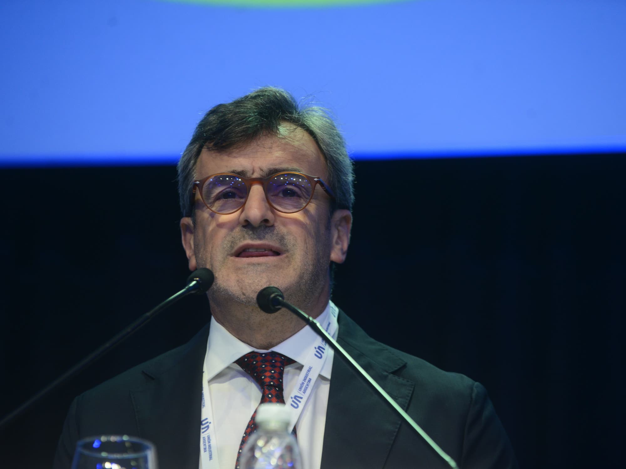 La industria volvió a retroceder en junio y mantuvo una recuperación irregular