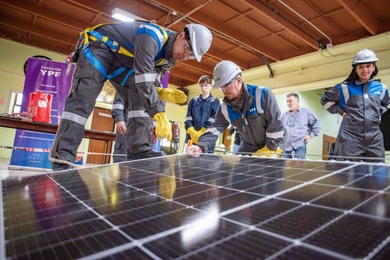 Fundación YPF ofrece cursos técnicos gratuitos en Neuquén, Río Negro y Mendoza