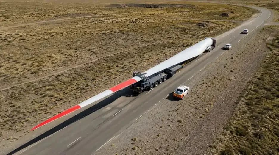 Trasladan componentes para un parque eólico de 180 MW desde Bahía Blanca