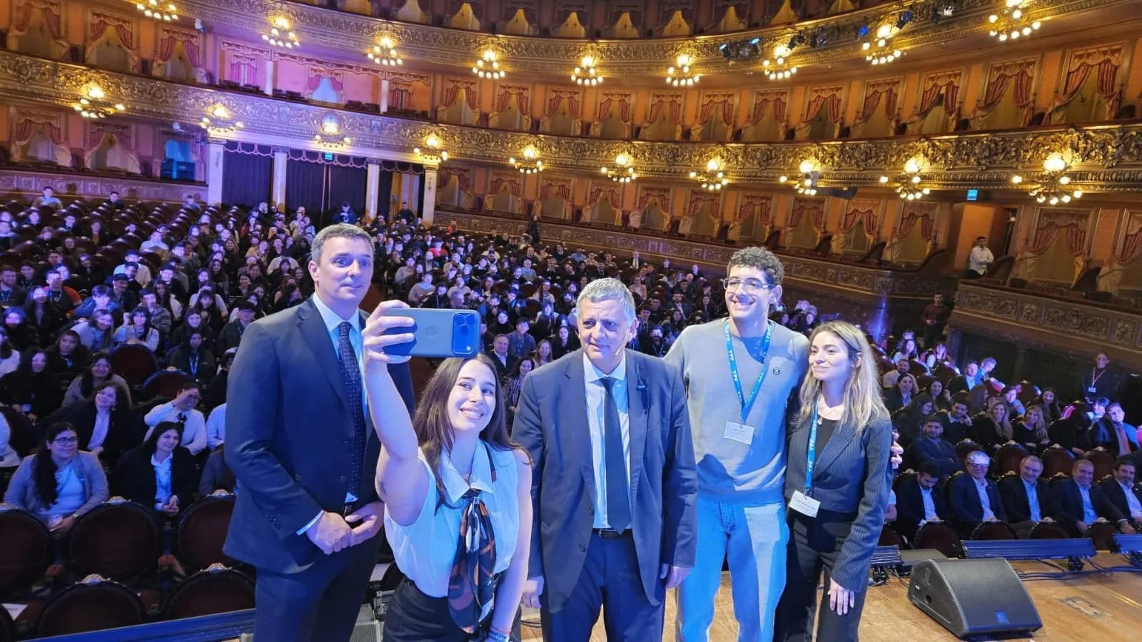 Fundación YPF reunió a 250 estudiantes en el Teatro Colón por sus 30 años