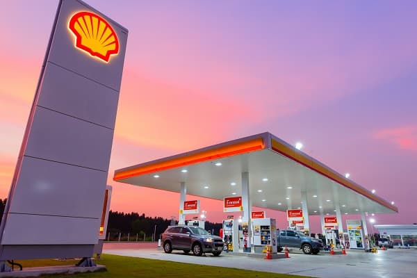 Se disparó el precio del crudo y este sábado dos petroleras aumentaron sus naftas