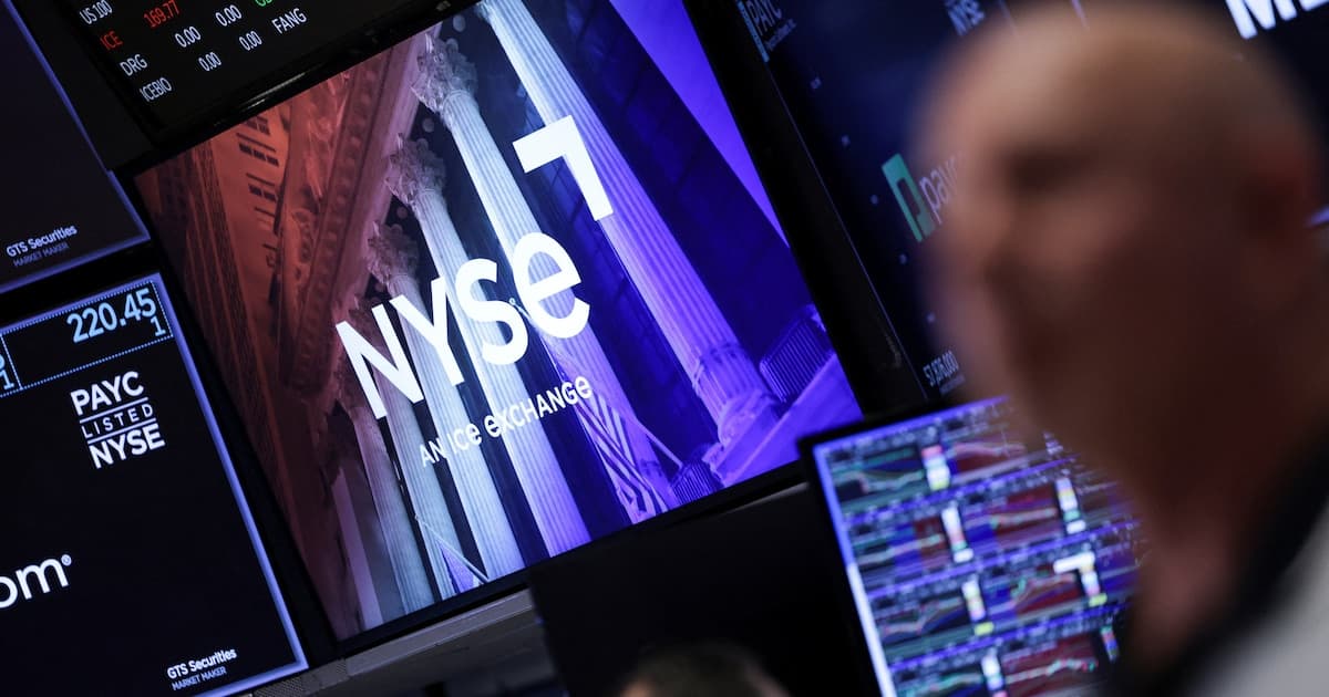 Acciones argentinas suben y el riesgo país baja en una jornada positiva para los mercados