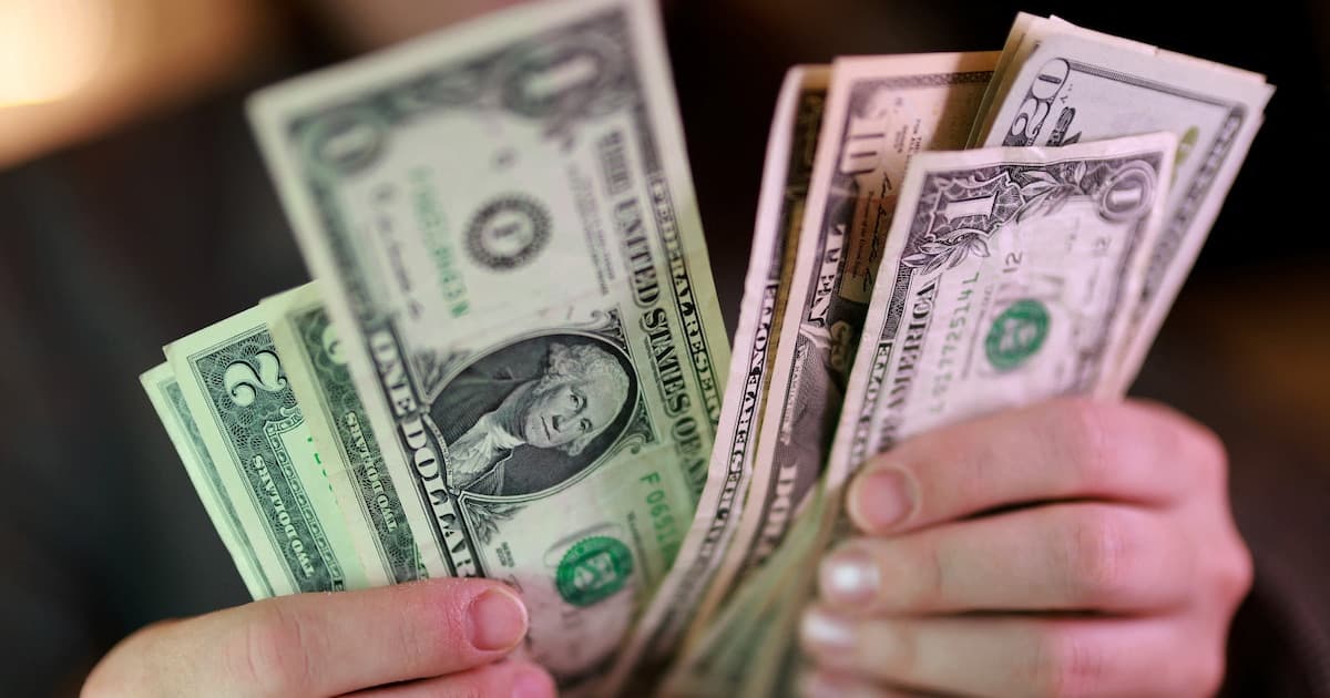 El dólar mayorista bajó tras cuatro jornadas de subas y cerró a $1.477,50