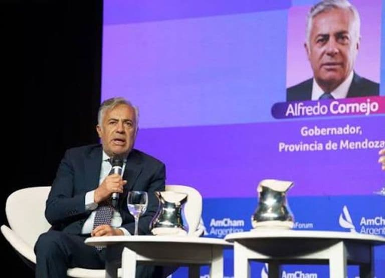 Mendoza proyecta más actividad en Vaca Muerta y 1.000 MW solares