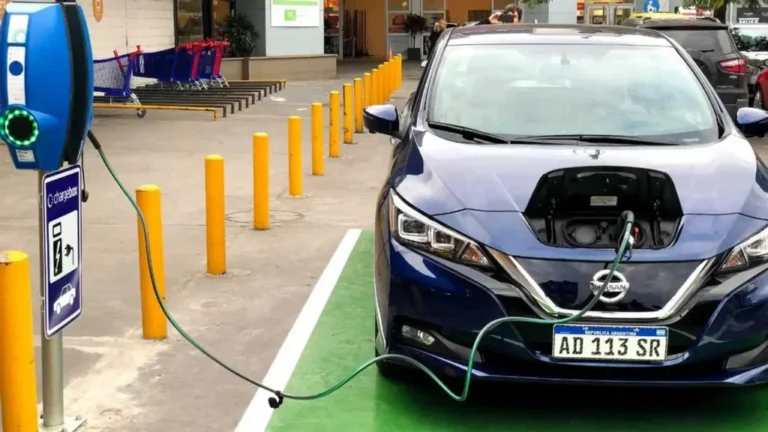 El Gobierno abre un cupo para importar 50.000 autos eléctricos e híbridos sin aranceles en 2026