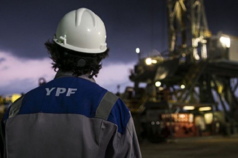 YPF vende activos en Mendoza por USD 405 millones y concentra inversiones en Vaca Muerta